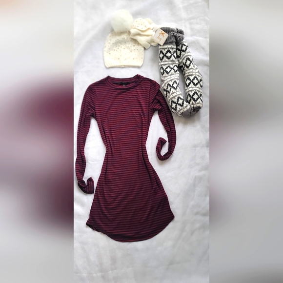 NWT! Cozy Women's Bundle; Beanie, Booties, Dress (Size Small), & Gloves … - Picture 1 of 5